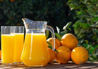 Caída de precios y aranceles en EE.UU. ponen en jaque al jugo de naranja brasileño