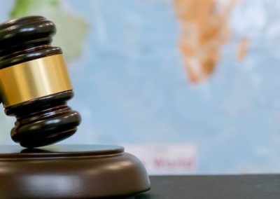 EE.UU: Tribunal federal de apelaciones dictamina que los aranceles globales de Trump son ilegales, pero los mantiene vigentes hasta octubre