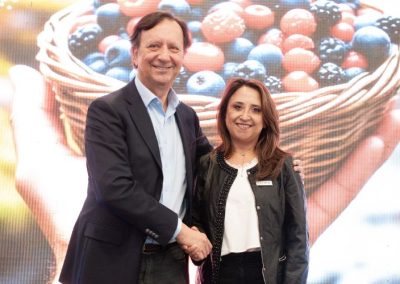 Chilealimentos y AFIPA firman alianza para capacitar agricultores en uso responsable de plaguicidas