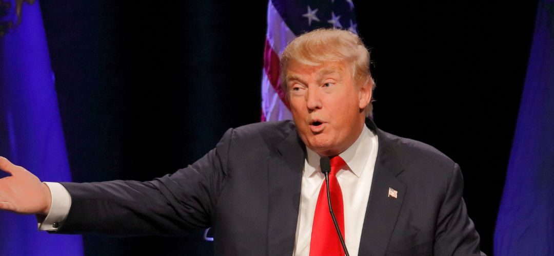 EE.UU. anuncia que aumentará arancel global para las importaciones a 15% esta semana