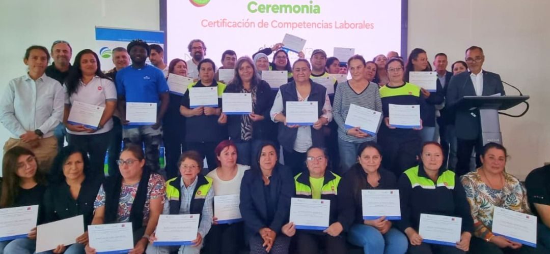 Competencias Laborales: Chilealimentos certifica a 70 trabajadores de la empresa Copefrut