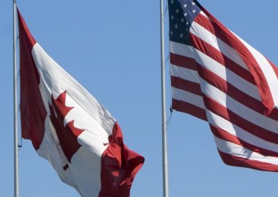 EE.UU. aplica sobretasas del 50% a diversos productos canadienses y Canadá responde de la misma forma contra diversos productos Norteamericanos