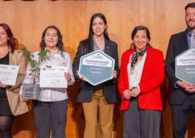 Empresas socias de Chilealimentos reciben reconocimiento de Huella Chile